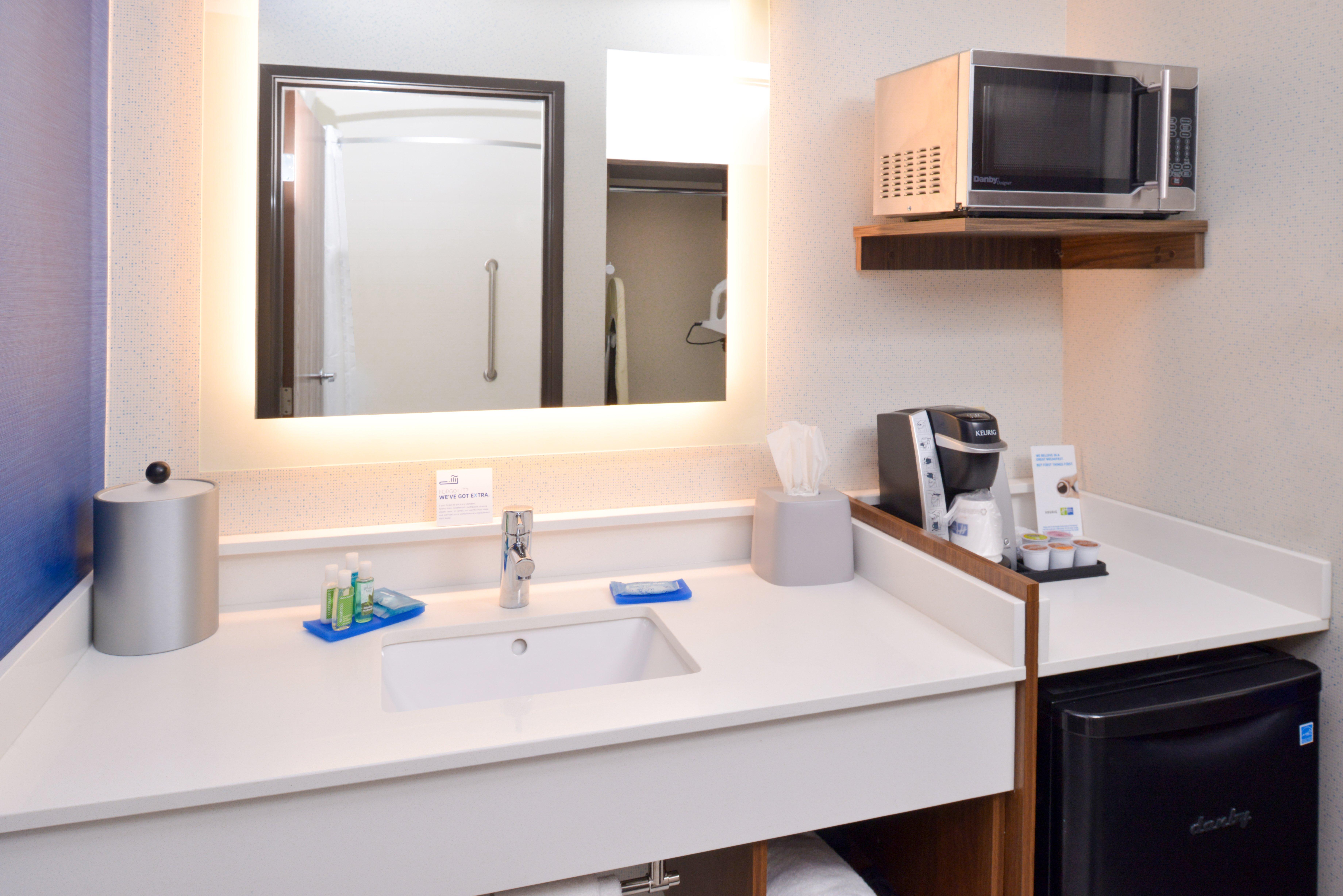 Holiday Inn Express Wixom By Ihg Exterior foto