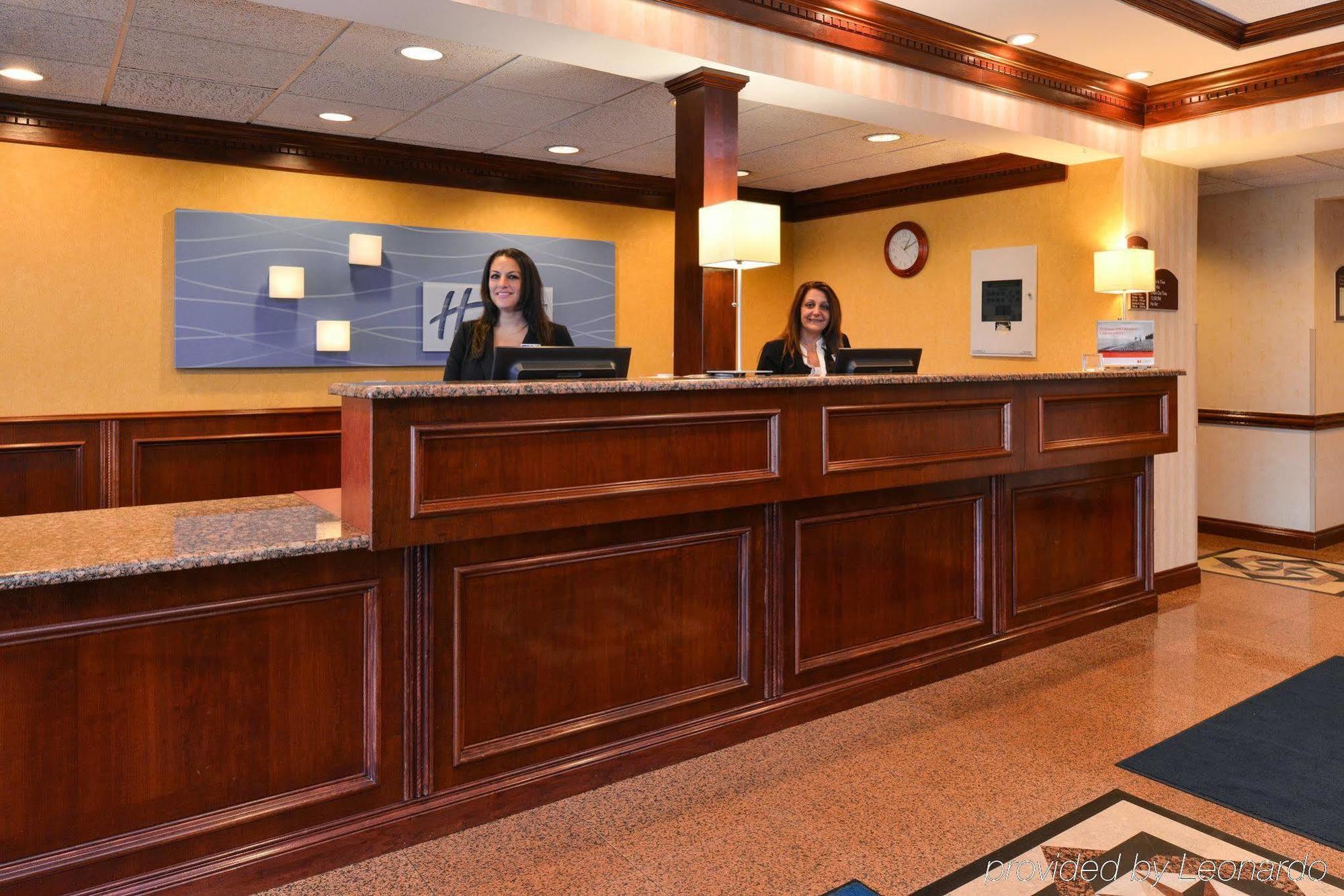 Holiday Inn Express Wixom By Ihg Exterior foto