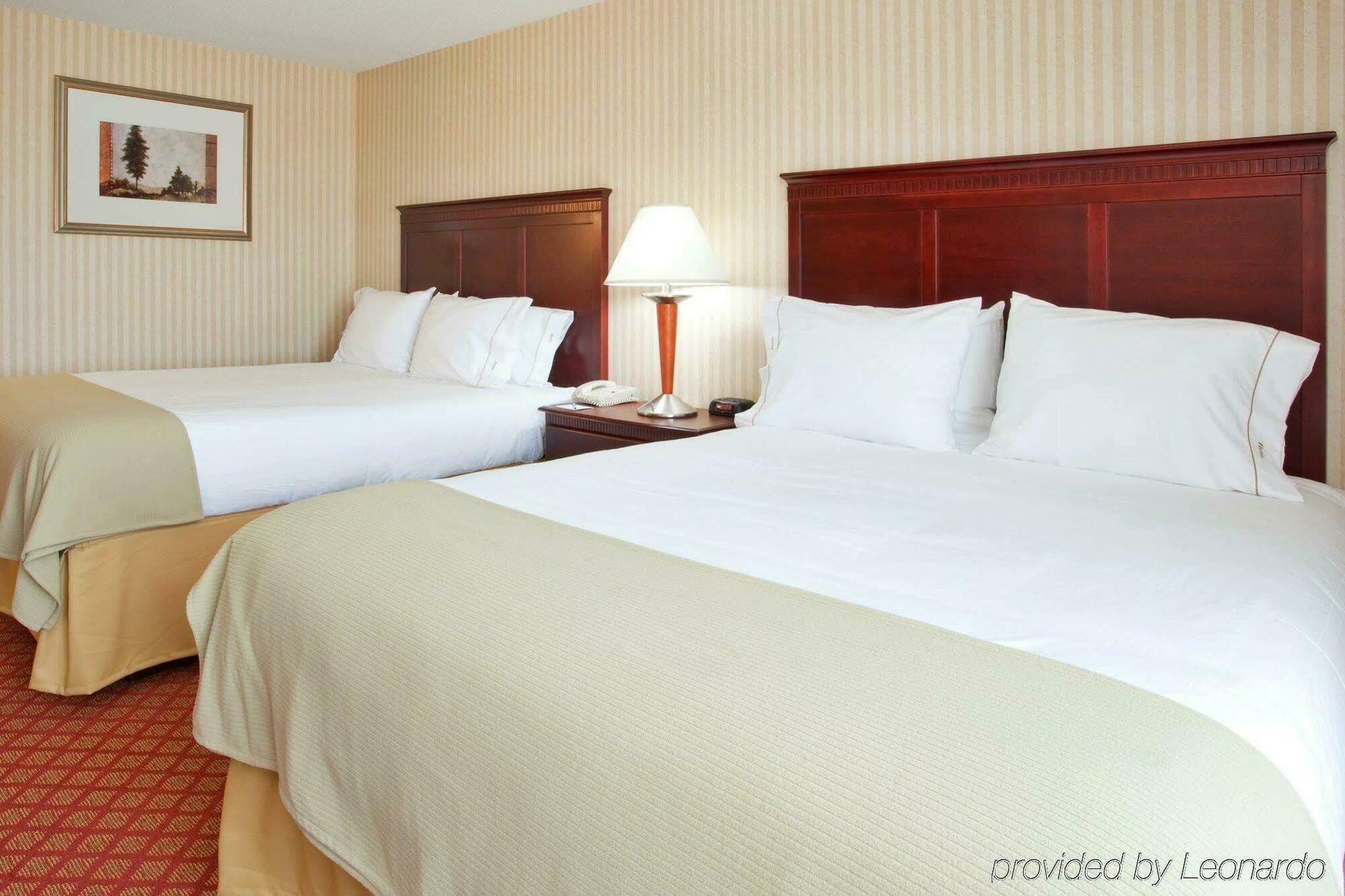 Holiday Inn Express Wixom By Ihg Exterior foto